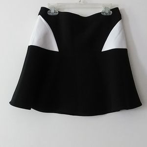Club Monaco Size 0 Black & White Mini Skirt